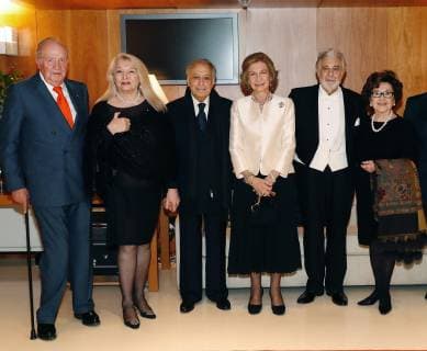 Entertainment Bilder des Tages Spanish Emeritus Royal Couple Juan Carlos (L) and Sofia (3-R), Indian conductor Zubin Mehta (3-L) his wife Nnacy Kovack (2-L), Spanish tenor Placido Domingo (2-R) and his wife Marta Domingo (R) pose during a concert offered by the orchestra of Reina Sofia Music academy on the occasion of the 80th anniversary of Queen Sofia in Madrid, Spain, 02 November 2018. Spain s Emeritus Queen Sofia turns 80 on 02 November 2018. Spain s Emeritus Queen Sofia turns 80 !ACHTUNG: NUR REDAKTIONELLE NUTZUNG!  Copyright: xJ.P.Gandulx GRAF182 20181102-636767898481390298
