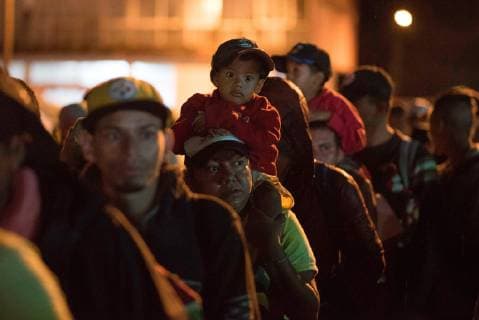 Members of the migrant caravan walk in the state of Veracruz, Mexico, on 03 November 2018 by the municipality of Sayula de Aleman. On foot or on the back of trailers that boarded on the Carretera Transistmica road, the first caravan of Central American migrants resumed today from the southern state of Oaxaca to eastern Veracruz, the third stage of their travel through Mexican territory that began on October 19. Migrant caravan advances to Veracruz !ACHTUNG: NUR REDAKTIONELLE NUTZUNG!  Copyright: xÁngelxHernándezx MEX011 20181103-636768640909844935