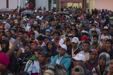 Members of the migrant caravan continue on their way through the municipality of Sayula de Alemán, in the state of Veracruz, Mexico. The members of the caravan of migrants who entered Mexico on October 19 resumed today on foot from the early hours of the day the roads of southern Veracruz on their way to the United States, after the buses promised by local authorities They will not arrive at the place. Migrants resume exodus on foot through Veracruz after buses failed to arrive !ACHTUNG: NUR REDAKTIONELLE NUTZUNG!  Copyright: xÁngelxHernándezx MEX010 20181103-636768667986097301