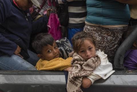 Members of the migrant caravan continue on their way through the municipality of Sayula de Alemán, in the state of Veracruz, Mexico. The members of the caravan of migrants who entered Mexico on October 19 resumed today on foot from the early hours of the day the roads of southern Veracruz on their way to the United States, after the buses promised by local authorities They will not arrive at the place. Migrants resume exodus on foot through Veracruz after buses failed to arrive !ACHTUNG: NUR REDAKTIONELLE NUTZUNG!  Copyright: xÁngelxHernándezx MEX010 20181103-636768668017660433