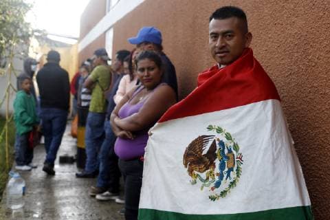 Members of the migrant caravan rest upon arrival in the city of Puebla, in the state of the same name, Mexico, 04 November 2018. About 150 Central Americans, members of the first migrant caravan that entered Mexico on October 19, arrived Saturday night in the central Mexican state of Puebla where tomorrow they will wait for around 4,500 people who stayed in different municipalities of the state of Veracruz. In a statement, the state government reported that Central Americans, Hondurans, Salvadorans and Guatemalans arrived in the municipality of Amozoc, in the central part of the state and about 25 kilometers from Puebla capital. Some 150 migrants arrive in the state of Puebla; the majority remains in Veracruz !ACHTUNG: NUR REDAKTIONELLE NUTZUNG!  Copyright: xHildaxRiosx MEX03 20181104-636769529442679188