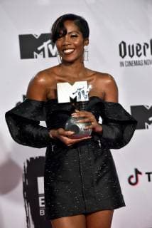 Nigerian singer Tiwa Savage poses for the photographers after receiving the Best African Artist Award during the 2018 MTV Europe Music Awards at Bilbao Exhibition Centre, in Bilbao, Basque Country, Spain, 04 November 2018. 2018 MTV Europe Music Awards in Bilbao !ACHTUNG: NUR REDAKTIONELLE NUTZUNG!  Copyright: xMiguelxTonax GRAF1269 20181104-636769698485269009