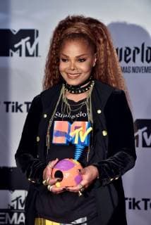 US singer Janet Jackson poses for the photographers after receiving the Global Icon Award during the 2018 MTV Europe Music Awards at Bilbao Exhibition Centre, in Bilbao, Basque Country, Spain, 04 November 2018. 2018 MTV Europe Music Awards in Bilbao !ACHTUNG: NUR REDAKTIONELLE NUTZUNG!  Copyright: xMiguelxTonax GRAF1269 20181104-636769710823670470