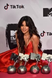Cuban singer Camila Cabello poses for the photographers after receiving several awards during the 2018 MTV Europe Music Awards at Bilbao Exhibition Centre, in Bilbao, Basque Country, Spain, 04 November 2018. 2018 MTV Europe Music Awards in Bilbao !ACHTUNG: NUR REDAKTIONELLE NUTZUNG!  Copyright: xMiguelxTonax GRAF1269 20181104-636769719034235176