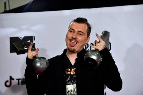 Dutch musician Jack Shirak poses for the photographers after receiving several awards during the 2018 MTV Europe Music Awards at Bilbao Exhibition Centre, in Bilbao, Basque Country, Spain, 04 November 2018. 2018 MTV Europe Music Awards in Bilbao !ACHTUNG: NUR REDAKTIONELLE NUTZUNG!  Copyright: xMiguelxTonax GRAF1269 20181105-636769732696826791