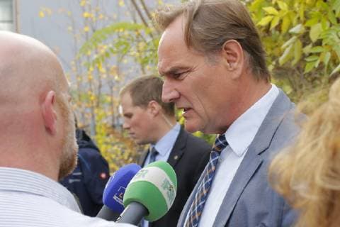 On Monday afternoon 5 November 2018 the Mayor of Leipzig, Burkhard Jung, the Interior Minister of Saxony, Roland Wöller, CDU, and the President of the Leipzig Police, Bernd Merbitz, inaugurated Saxonys first weapons prohibition zone around the Rabet district park on Eisenbahnstraße on Monday afternoon 5 November 2018 The stree
