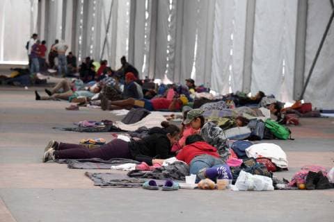 Migranten aus Mittelamerika in Mexiko November 5, 2018 - EUM20181105NAC06.JPG .CIUDAD DE MEXICO. MigrantsMigrantes-Caravana.- 5 de noviembre de 2018. La manana de este lunes, se reporto que entre dos mil 70 y 2 mil 200 integrantes de la Caravana Migrante se encuentran en el albergue instalado en el estadio Jesus Martinez Palillo , en Iztacalco; de los cuales, 20% son menores de edad. Foto: Agencia EL UNIVERSALJuan Armando MartinezEELG  - ZUMAu78_ 20181105_zaf_u78_017 Copyright: xElxUniversalx