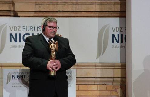 Entertainment Themen der Woche KW45 Entertainment Bilder des Tages Jozef Kuciak, father of murdered Slovak journalist Jan Kuciak, received the Golden Victoria German media award in the press freedom category for his son Jan in memoriam in Berlin, German, on November 5, 2018. Kuciak, 27, who was shot dead together with his fiancee of the same age, in their Slovak home in February, tried to uncover links between Slovak politicians and mafia. The last article he worked on before his death dealt with the fraudulent activities of Italian businesspeople in east Slovakia, mainly subsidy and VAT frauds. The German Magazine Publishers Association (VDZ) bestowed the same prize on Maltese reporter Daphne Caruana Galizia, 53, whose murder was most likely motivated by her work as well. (CTKxPhoto MartinxWeiser) CTKPhotoP201811051033901  Mtw