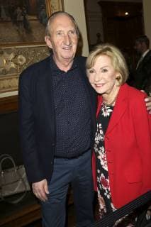 Mike Krüger und Dagmar Berghoff bei der Preisverleihung vom Medienpreis Heldenherz 2018 der Stiftung Mittagskinder im Hamburger Rathaus, Hamburg, 05.11.2018 *** Mike Krüger and Dagmar Berghoff at the award ceremony of the media prize Heldenherz 2018 of the Lunch Children Foundation in the Hamburg City Hall Hamburg 05 11 2018 Foto:xC.xTamckex xFuturexImage