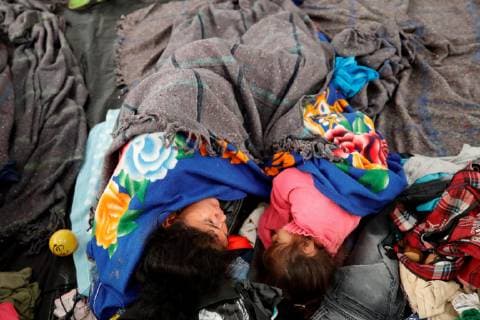 Members of the migrants caravan rest at the sports center Jesus Martinez Palillo, in Mexico City, Mexico, 06 November 2018. The National Commission of Human Rights (CNDH) of Mexico reported on 06 November that it has a report of two missing trucks, about 80 people, of the migrant caravan that entered Mexico on 19 October with intention of continuing their journey to the United States. Human Rights Commission reports two missing trucks with migrants !ACHTUNG: NUR REDAKTIONELLE NUTZUNG!  Copyright: xJOSExMENDEZx MEX05 20181106-636771238976756781