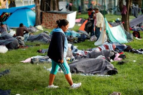 Members of the migrants caravan rest at the sports center Jesus Martinez Palillo, in Mexico City, Mexico, 06 November 2018. The National Commission of Human Rights (CNDH) of Mexico reported on 06 November that it has a report of two missing trucks, about 80 people, of the migrant caravan that entered Mexico on 19 October with intention of continuing their journey to the United States. Human Rights Commission reports two missing trucks with migrants !ACHTUNG: NUR REDAKTIONELLE NUTZUNG!  Copyright: xJOSExMENDEZx MEX20 20181106-636771239761032801