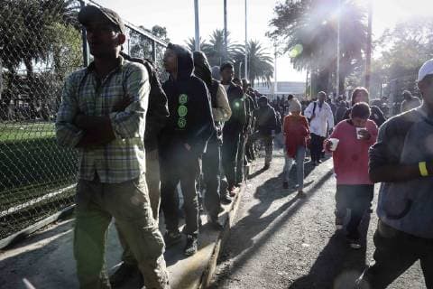 November 6, 2018 - EUM20181106NAC08.JPG.CIUDAD DE MEXICO Migration Migracion-Caravana.- Migrantes provenientes de distintos paises de Centroamerica permanecen, por tercer dia consecutivo, en las instalaciones del Estadio Jesus Martinez Palillo , en la alcaldia de Magdalena Iztacalco, donde descansan para posteriormente continuar su recorrido con direccion a la frontera norte de Mexico, el martes 6 de octubre de 2018. Foto: Agencia EL UNIVERSAL Garcia EVZ  - ZUMAu78_ 20181106_zaf_u78_005 Copyright: xJuanxCarlosxReyesx
