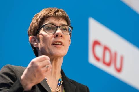 News Themen der Woche KW45 News Bilder des Tages Annegret Kramp-Karrenbauer von der Christlich Demokratischen Union (CSU) spricht waehrend einer Pressekonferenz am 07.11.2018 in der Landesvertretung des Bundeslandes Saarland in Berlin, Deutschland. Die Generalsekretaerin der CDU gibt auf der Pressekonferenz Ihre Kandidatur fuer den CDU-Parteivorsitz bekannt. *** Annegret Kramp Karrenbauer of the Christian Democratic Union CSU speaks during a press conference on 07 11 2018 at the state representation of Saarland in Berlin Germany The secretary general of the CDU announces her candidacy for the CDU party presidency at the press conference