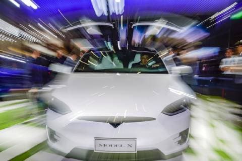 (181107) -- SHANGHAI, Nov. 7, 2018 -- A visitor tries the Tesla Model X at the first China International Import Expo in Shanghai, east China, Nov. 7, 2018. ) Xinhua Headlines: American companies covet burgeoning Chinese market at import fair ShenxBohan 