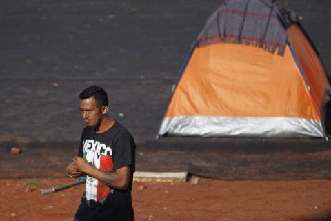 Groups os people of the migrant caravan rest at the Jesus Martinez Palillo sports complex, in Mexico City, Mexico, 07 November 2018. Half thousand people slept at the complex past Sunday and it is expected that around five thousand Central-Americans will arrive at the center. The migrant caravan in Mexico City !ACHTUNG: NUR REDAKTIONELLE NUTZUNG!  Copyright: xSashenkaxGutierrezx AME9855 20181107-636772123480913211