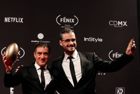 Television producer, writer, series creator, screenwriter and Spanish film director Alex Pina (L) and Spanish screenwriter Javier Gomez (R) with the Fenix Award, in Mexico City, Mexico, 7 November 2018. Colombian film PAjaros de verano and Argentine Film Zama , which started as favorites of the Fenix Awards of Ibero-American films, did not disappoint and became the films with the highest number of awards in the fifth edition of the event. Fenix Awards of Ibero-American films !ACHTUNG: NUR REDAKTIONELLE NUTZUNG!  Copyright: xMarioxGuzmanx AME405 20181108-636772604340762775