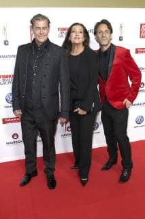 Sven Martinek Katy Karrenbauer and Falk Willy Wild at the 12 award ceremony of the Golden Picture of Woman 2018 in the Stage Operettenhaus Hamburg 07 11 2018 Foto:xH.xHartmannx xFuturexImage