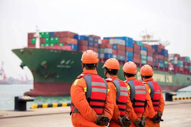 QINGDAO, CHINA - NOVEMBER 08: Workers wait to unload shipping containers at Qingdao Port on November 8, 2018 in Qingdao, Shandong Province of China. China s import and export of trade in goods reached 25.05 trillion yuan (about 3.61 trillion US dollars) in the first 10 months of 2018, increasing 11.3% year-on-year, according to the General Administration of Customs on Thursday.  Copyright: xVCGx CFP111175513538