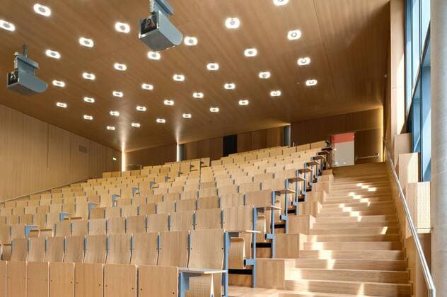 Vienna Dental Clinic in the Old AKH Lecture Hall