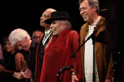 Nov 7, 2018 - Los Angeles, California, U.S. - JONI MITCHELL greets an enthusiastic audience after the Los Angeles Music Center performance celebrating her 75th birthday. Los Angeles U.S. - ZUMAs234 20181107_jlr_s234_008 Copyright: xIrisxSchneiderx