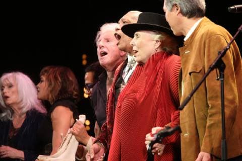 Nov 7, 2018 - Los Angeles, California, U.S. - JONI MITCHELL greets an enthusiastic audience after the Los Angeles Music Center performance celebrating her 75th birthday. Los Angeles U.S. - ZUMAs234 20181107_jlr_s234_006 Copyright: xIrisxSchneiderx