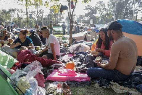 November 8, 2018 - EUM20181108NAC10.JPG.CIUDAD DE MEXICO, MigrantsMigrantes-Caravana.- Aspectos del campamento para la caravana migrante en el Estadio Jesus Martinez Palillo , de la Deportiva Magdalena Mixhuca, en la Ciudad de Mexico, este 8 de noviembre de 2018. Los migrantes reciben alimentos. Foto: Agencia EL UNIVERSALLuis CortesMAR.  - ZUMAu78_ 20181108_zaf_u78_093 Copyright: xElxUniversalx