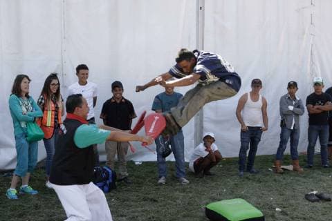 November 8, 2018 - EUM20181108NAC12.JPG.CIUDAD DE MEXICO, MigrantsMigrantes-Caravana.- Aspectos del campamento para la caravana migrante en el Estadio Jesus Martinez Palillo , de la Deportiva Magdalena Mixhuca, en la Ciudad de Mexico, este 8 de noviembre de 2018. Los migrantes se toman tiempo para participar en las actividades que les llevaron. Foto: Agencia EL UNIVERSALLuis CortesMAR.  - ZUMAu78_ 20181108_zaf_u78_096 Copyright: xElxUniversalx