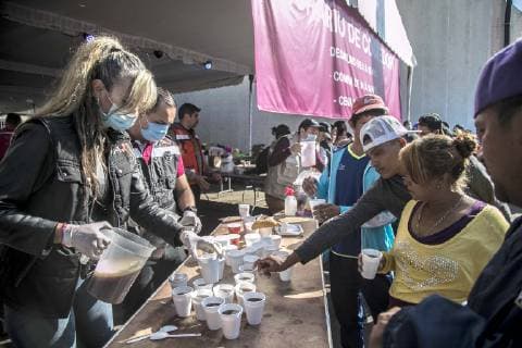 November 9, 2018 - EUM20181109NAC15.JPG .CIUDAD DE MEXICO. MigrantsMigrantes-Caravana.- 9 de noviembre de 2018. Mientras este viernes un grupo de la Caravana Migrante partio rumbo a Queretaro, el resto decidio quedarse un dia mas en el albergue del Estadio Jesus Martinez Palillo . Los organizadores anunciaron que el grueso del contingente partira este sabado a las cinco de la manana rumbo a Queretaro, en donde haran una escala. Foto: Agencia EL UNIVERSALYadin XolalpaEELG  - ZUMAu78_ 20181109_zaf_u78_042 Copyright: xElxUniversalx