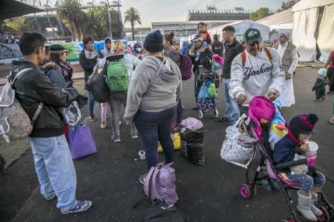 November 9, 2018 - EUM20181109NAC14.JPG .CIUDAD DE MEXICO. MigrantsMigrantes-Caravana.- 9 de noviembre de 2018. Mientras este viernes un grupo de la Caravana Migrante partio rumbo a Queretaro, el resto decidio quedarse un dia mas en el albergue del Estadio Jesus Martinez Palillo . Los organizadores anunciaron que el grueso del contingente partira este sabado a las cinco de la manana rumbo a Queretaro, en donde haran una escala. Foto: Agencia EL UNIVERSALYadin XolalpaEELG  - ZUMAu78_ 20181109_zaf_u78_043 Copyright: xElxUniversalx