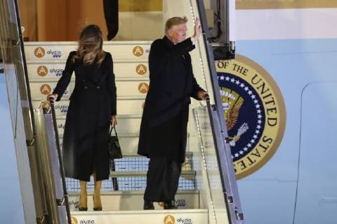 Entertainment Themen der Woche KW45 Entertainment Bilder des Tages Donald Trump et sa femme Melania NEWS : Arrivee du President Americain a l Aeroport de Paris - 09 11 2018 GwendolineLeGoff Panoramic 