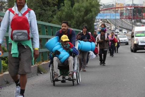 November 10, 2018 - EUM20181110NAC25.JPG .CIUDAD DE MEXICO. MigrantsMigrantes-Caravana.- 10 de noviembre de 2018. Esta manana, integrantes de la Caravana Migrante partieron del albergue del Estadio Jesus Martinez Palillo rumbo a Queretaro. Caminaron por el Periferico, utilizaron el transporte publico yo pidieron aventon . Foto: Agencia EL UNIVERSALJuan Carlos ReyesEELG  - ZUMAu78_ 20181110_zaf_u78_043 Copyright: xElxUniversalx