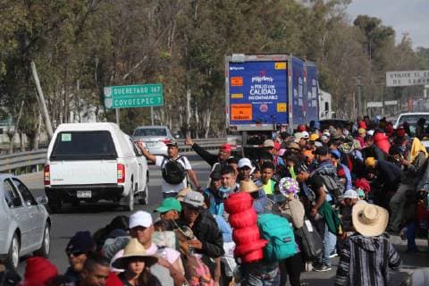 November 10, 2018 - EUM20181110NAC26.JPG .TEPOTZOTLÃN, Mex. MigrantsMigrantes-Caravana.- 10 de noviembre de 2018. Un grupo de la Caravana Migrante, que salio esta manana del albergue del Estadio Jesus Martinez Palillo , llega a Tepotzotlan para continuar su camino por la autopista Mexico-Queretaro, estado en donde haran una escala para luego continuar rumbo a Estados Unidos. Foto: Agencia EL UNIVERSALJuan Carlos ReyesEELG  - ZUMAu78_ 20181110_zaf_u78_044 Copyright: xElxUniversalx
