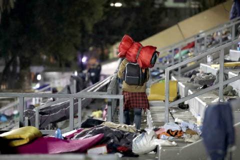 Mexiko, Migranten setzen ihren Weg zur US-Grenze fort November 10, 2018 - EUM20181110NAC39.JPG .CIUDAD DE MEXICO. MigrantsMigrantes-Caravana.- 10 de noviembre de 2018. Aspectos del albergue acondicionado en el Estadio Jesus Martinez Palillo , luego de la salida del primer contingente de la Caravana Migrante, que se dirige a Queretaro. Foto: Agencia EL UNIVERSALValente RosasEELG  - ZUMAu78_ 20181110_zaf_u78_060 Copyright: xElxUniversalx