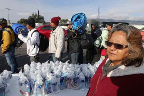 Mexiko, Migranten setzen ihren Weg zur US-Grenze fort November 10, 2018 - EUM20181110NAC32.JPG .TEPOTZOTLÃN, Mex. MigrantsMigrantes-Caravana.- 10 de noviembre de 2018. Un grupo de la Caravana Migrante, que salio esta manana del albergue del Estadio Jesus Martinez Palillo , llega a Tepotzotlan para continuar su camino por la autopista Mexico-Queretaro, estado en donde haran una escala para luego continuar rumbo a Estados Unidos. Foto: Agencia EL UNIVERSALJuan Carlos ReyesEELG  - ZUMAu78_ 20181110_zaf_u78_049 Copyright: xElxUniversalx