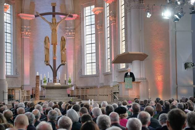 The annual meeting of the synod of the Protestant Church in Germany EKD began on Sunday 11 11 2018 with a divine service in the church St Stephan in Wuerzburg. Photo of the EKD council chairwoman and Bavarian bishop Heinrich Bedford Strohm at the sermo Copyright: epd-bild NorbertxNeetz EDITORIAL USE ONLY