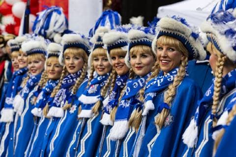 Hoppeditz Erwachen, Karneval, Düsseldorf, Deutschland Düsseldorf, Deutschland, 11. November 2018. Tanzmariechen. Beginn der Karnevalssession 2018 2019 mit dem Event Hoppeditz Erwachen in Düsseldorf. *** Hoppeditz Erwachen Karneval Düsseldorf Deutschland Düsseldorf Germany 11 November 2018 Tanzmariechen Start of the carnival session 2018 2019 with the event Hoppeditz Erwachen in Düsseldorf