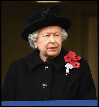 . 11 11 2018. London, United Kingdom. Remembrance Sunday and the Centenary of the Armistice. Queen Elizabeth II accompanied by members of the Royal family including Prince Charles, Prince of Wales and Camilla, The Duchess of Cornwall, Prince William, Duke of Cambridge and Catherine, The Duchess of Cambridge, Prince Harry, The Duke of Sussex and Meghan, The Duchess of Sussex , attend the Remembrance Sunday service at The Cenotaph in central London on the Centenary of the end of the First World War. xAndrewxParsonsx xi-Imagesx IIM-18831-0009