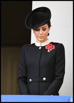 . 11 11 2018. London, United Kingdom. Remembrance Sunday and the Centenary of the Armistice. Queen Elizabeth II accompanied by members of the Royal family including Prince Charles, Prince of Wales and Camilla, The Duchess of Cornwall, Prince William, Duke of Cambridge and Catherine, The Duchess of Cambridge, Prince Harry, The Duke of Sussex and Meghan, The Duchess of Sussex , attend the Remembrance Sunday service at The Cenotaph in central London on the Centenary of the end of the First World War. xAndrewxParsonsx xi-Imagesx IIM-18831-0036