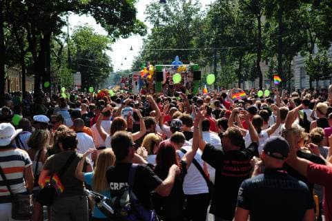 IMAGO Creative: Pride Month 2022, Engagement der Jugendlichen Wien, Regenbogenparade 2009 - Vienna, Rainbow Parade 2009 *** Vienna Rainbow Parade 2009 Vienna Rainbow Parade 2009