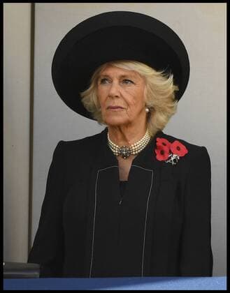 . 11 11 2018. London, United Kingdom. Remembrance Sunday and the Centenary of the Armistice. Queen Elizabeth II accompanied by members of the Royal family including Prince Charles, Prince of Wales and Camilla, The Duchess of Cornwall, Prince William, Duke of Cambridge and Catherine, The Duchess of Cambridge, Prince Harry, The Duke of Sussex and Meghan, The Duchess of Sussex , attend the Remembrance Sunday service at The Cenotaph in central London on the Centenary of the end of the First World War. xAndrewxParsonsx xi-Imagesx IIM-18831-0046