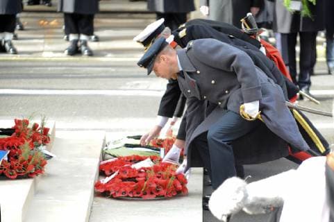 News Bilder des Tages The National Service of Remembrance at the Cenotaph, London to remember those who have died from all conflicts since the First World War. The customary Two Minutes Silence is observed at 11.00 am. Following the Royal British Legion s Veterans March, 10,000 members of the public take part in A Nation s Thank You - The People s Procession. The procession past the Cenotaph is an opportunity for the public to give thanks to a generation who endured and sacrificed so much. NOVEMBER 11th 2018  TSTx184185