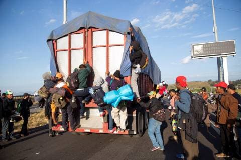 Central American migrants walk along a road and in a truck, in Guadalajara, Jalisco state, Mexico, 11 November 2018. In a dispersed manner, the caravan of Central American migrants resumed its march north, convinced to get to Tijuana, where they want to seek asylum from the United States despite the fact that the president of that country, Donald Trump, has hardened this process. Caravan of migrants resumes its journey to the United States in a dispersed way !ACHTUNG: NUR REDAKTIONELLE NUTZUNG!  Copyright: xFranciscoxGuascox AME2322 20181111-636775555777566618