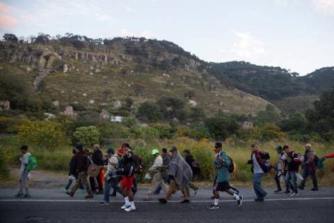 Central American migrants walk along a road, in Guadalajara, Jalisco state, Mexico, 11 November 2018. In a dispersed manner, the caravan of Central American migrants resumed its march north, convinced to get to Tijuana, where they want to seek asylum from the United States despite the fact that the president of that country, Donald Trump, has hardened this process. Caravan of migrants resumes its journey to the United States in a dispersed way !ACHTUNG: NUR REDAKTIONELLE NUTZUNG!  Copyright: xFranciscoxGuascox AME2318 20181111-636775557094079274