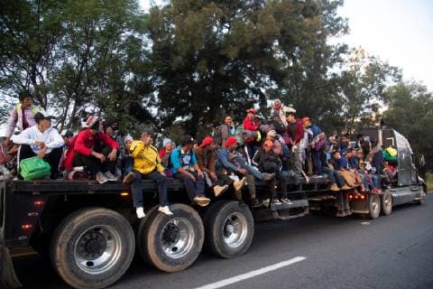 Central American migrants walk along a road and in a truck, in Guadalajara, Jalisco state, Mexico, 11 November 2018. In a dispersed manner, the caravan of Central American migrants resumed its march north, convinced to get to Tijuana, where they want to seek asylum from the United States despite the fact that the president of that country, Donald Trump, has hardened this process. Caravan of migrants resumes its journey to the United States in a dispersed way !ACHTUNG: NUR REDAKTIONELLE NUTZUNG!  Copyright: xFranciscoxGuascox AME2312 20181111-636775557152048959