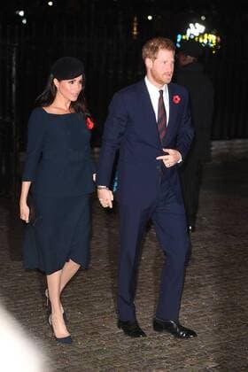 . 11 11 2018. London, United Kingdom. Remembrance Sunday and the Centenary of the Armistice. Queen Elizabeth II accompanied by members of the Royal family including Prince Charles, Prince of Wales and Camilla, The Duchess of Cornwall, Prince William, Duke of Cambridge and Catherine, The Duchess of Cambridge, Prince Harry, The Duke of Sussex and Meghan, The Duchess of Sussex , arriving at a service to mark the centenary of the Armistice at Westminster Abbey in London. xAndrewxParsonsx xi-Imagesx IIM-18831-0119