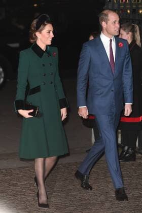 . 11 11 2018. London, United Kingdom. Remembrance Sunday and the Centenary of the Armistice. Queen Elizabeth II accompanied by members of the Royal family including Prince Charles, Prince of Wales and Camilla, The Duchess of Cornwall, Prince William, Duke of Cambridge and Catherine, The Duchess of Cambridge, Prince Harry, The Duke of Sussex and Meghan, The Duchess of Sussex , arriving at a service to mark the centenary of the Armistice at Westminster Abbey in London. xAndrewxParsonsx xi-Imagesx IIM-18831-0130