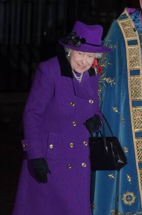 . 11 11 2018. London, United Kingdom. Remembrance Sunday and the Centenary of the Armistice. Queen Elizabeth II accompanied by members of the Royal family including Prince Charles, Prince of Wales and Camilla, The Duchess of Cornwall, Prince William, Duke of Cambridge and Catherine, The Duchess of Cambridge, Prince Harry, The Duke of Sussex and Meghan, The Duchess of Sussex , arriving at a service to mark the centenary of the Armistice at Westminster Abbey in London. xAndrewxParsonsx xi-Imagesx IIM-18831-0134
