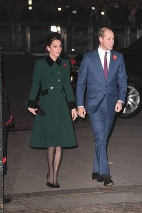 . 11 11 2018. London, United Kingdom. Remembrance Sunday and the Centenary of the Armistice. Queen Elizabeth II accompanied by members of the Royal family including Prince Charles, Prince of Wales and Camilla, The Duchess of Cornwall, Prince William, Duke of Cambridge and Catherine, The Duchess of Cambridge, Prince Harry, The Duke of Sussex and Meghan, The Duchess of Sussex , arriving at a service to mark the centenary of the Armistice at Westminster Abbey in London. xAndrewxParsonsx xi-Imagesx IIM-18831-0143