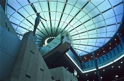 Architektur von Hans Hollein Wien, Haas Haus 1990, der nicht mehr bestehende Innenraum - Vienna, Haas House 1990, Original Interior *** Vienna Haas House 1990 the no longer existing interior Vienna Haas House 1990 Original Interior