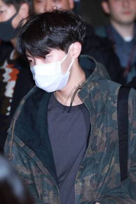 A member of South Korean boy band BTS, also known as the Bangtan Boys arrives at the Gimpo International Airport in Seoul, South Korea, 10 November 2018. BTS members show up in low profile at Gimpo airport  20181111_91685